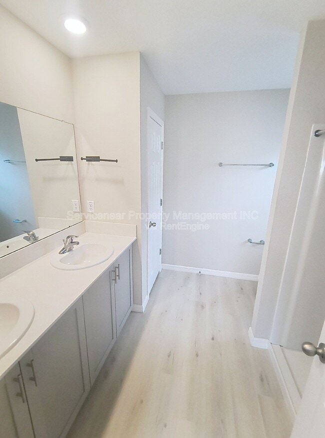 Building Photo - 12937 Camarillo Pl