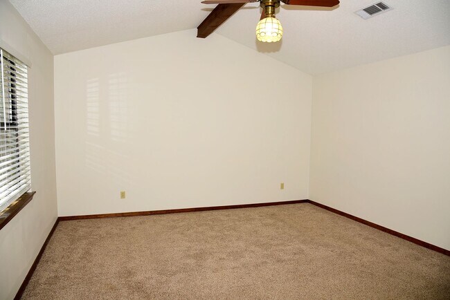 Building Photo - 3 bedroom in Bluewater Bay!