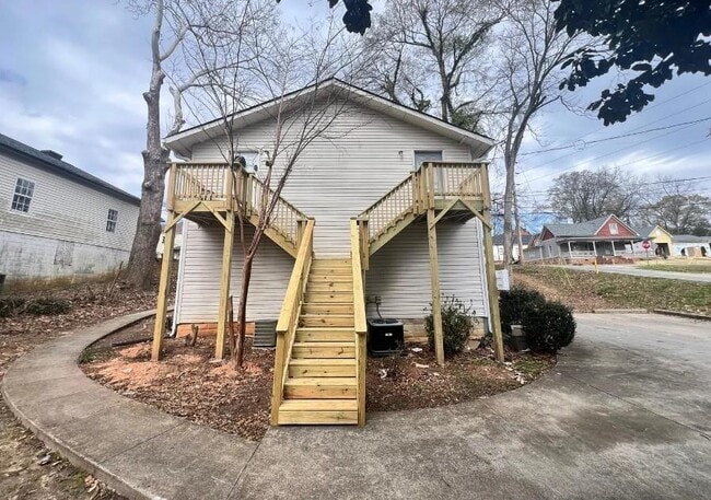 Building Photo - 204 W Moreno St