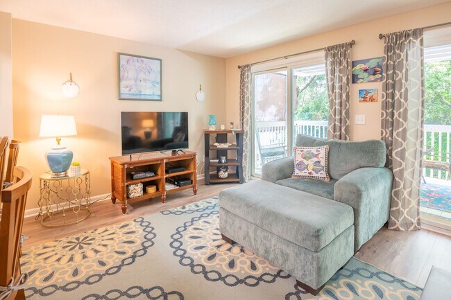 Building Photo - FURNISHED OFF-SEASON MONTHLY RENTAL