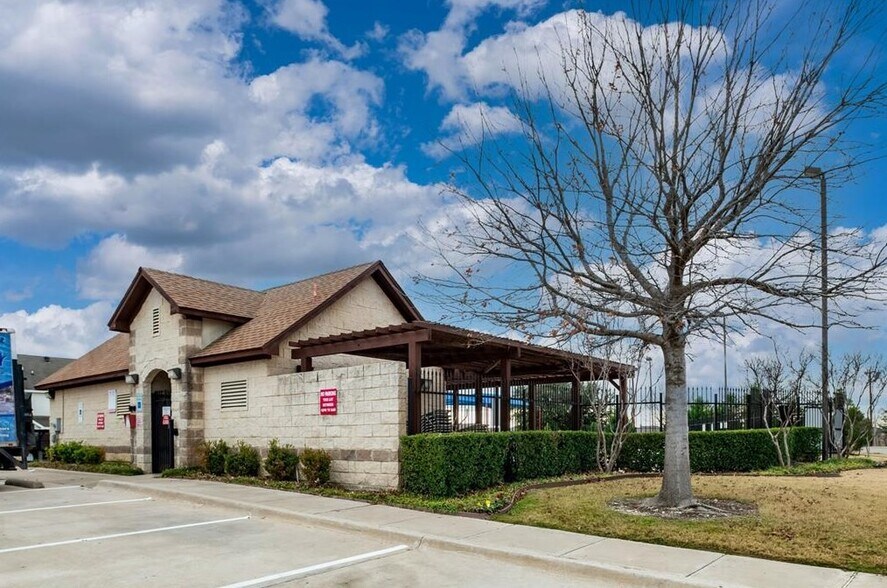 Building Photo - 5908 Stirrup Iron Dr