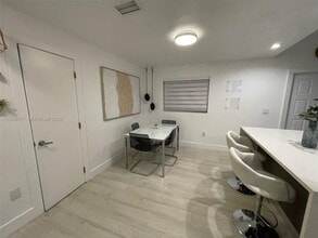 Building Photo - 325 NW 19th Ln