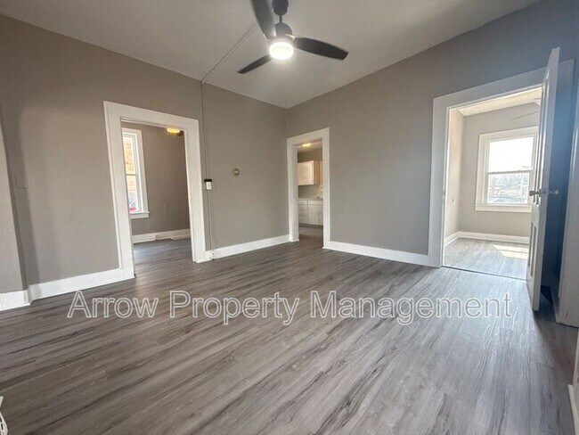 Building Photo - 715 Ella St