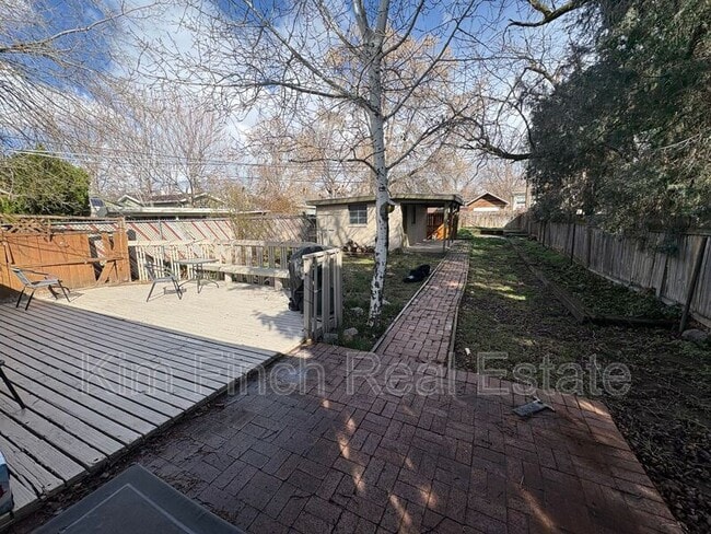 Building Photo - 1149 S Lk St