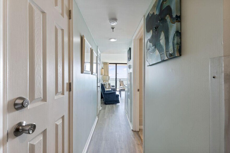 Building Photo - 5556 N Ocean Blvd