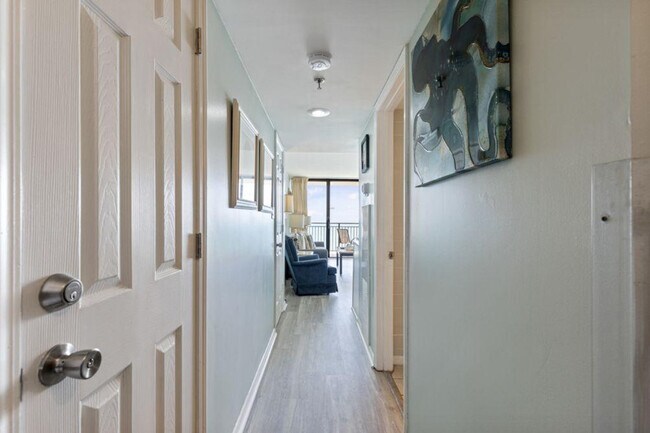 Building Photo - 5523 N Ocean Blvd