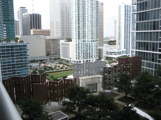 Building Photo - 485 Brickell Ave