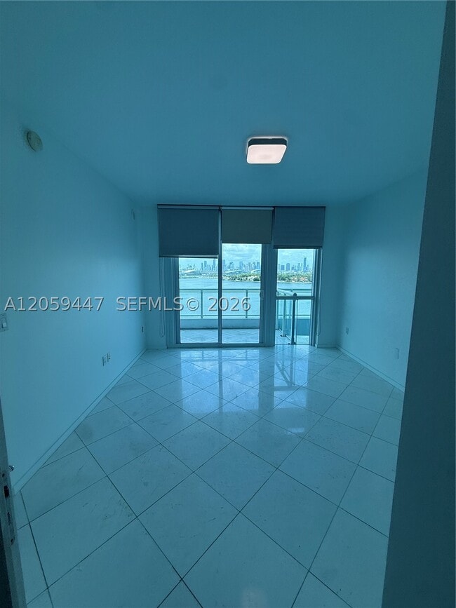 Building Photo - 540 West Dr