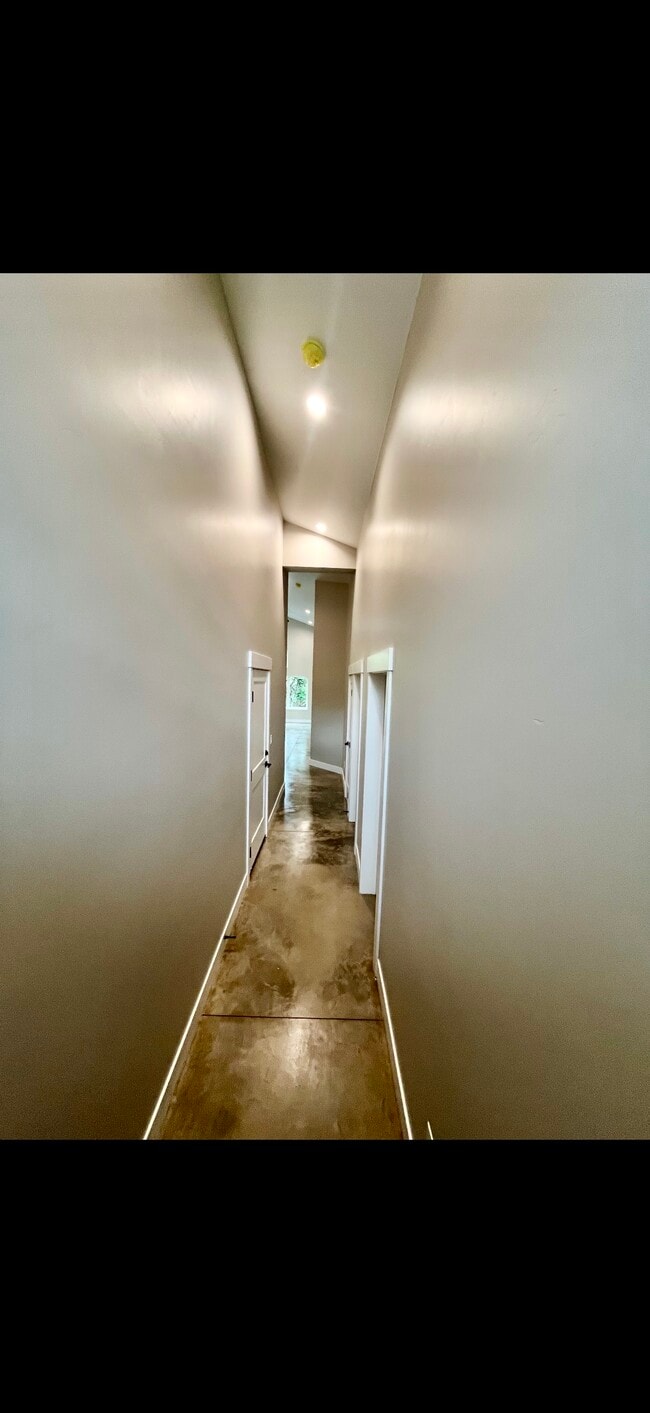 Building Photo - 320 E Golf Pl