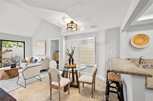 Building Photo - 91 Martinique St