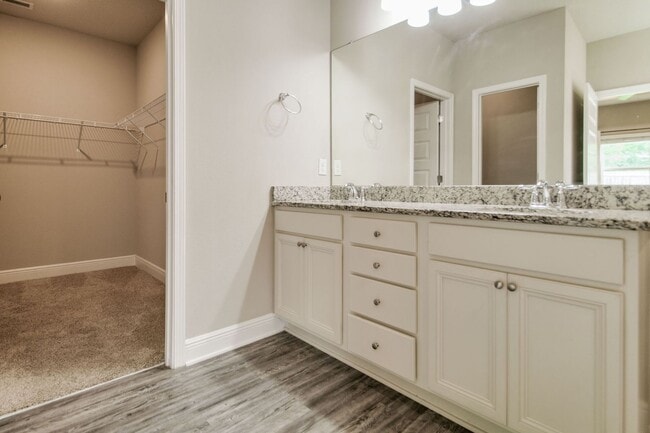 Building Photo - 4 Bedroom 2 Bath Home for Rent w/ Communit...