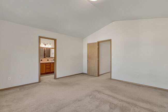 Building Photo - Beautiful Gated Home in Puyallup