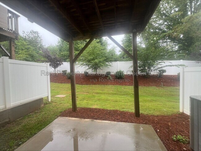 Building Photo - 2407 Lazette Dr