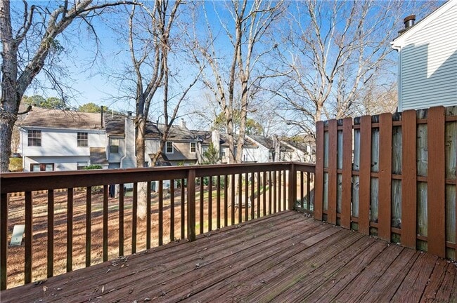Building Photo - 410 Wedgewood Way