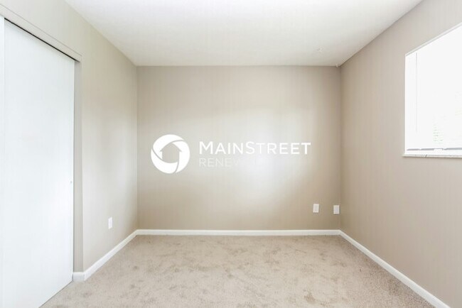Building Photo - 3 Bedroom Pet-Friendly Home in Columbus, OH with Main Street Renewal