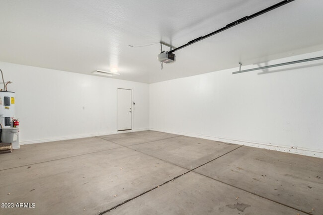 Building Photo - 10180 N 116th Ln
