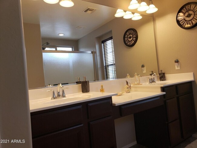 Building Photo - 16345 W Latham St