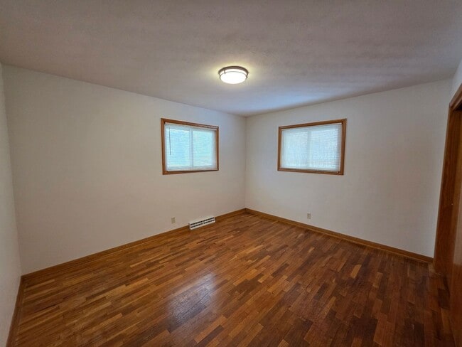 Building Photo - Three Bedroom Home in Battle Creek