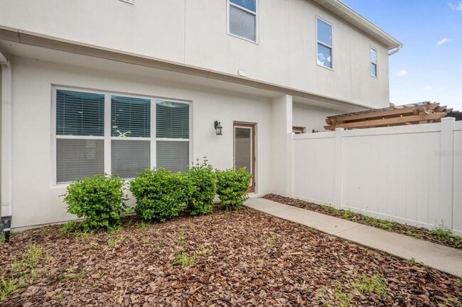 Building Photo - 15537 Honeybell Dr