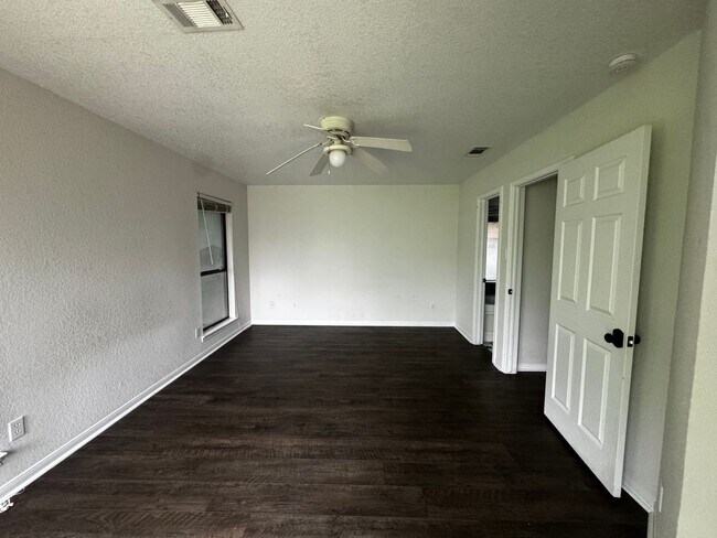 Building Photo - 3 Bdrm 2 Bath in Copperas Cove