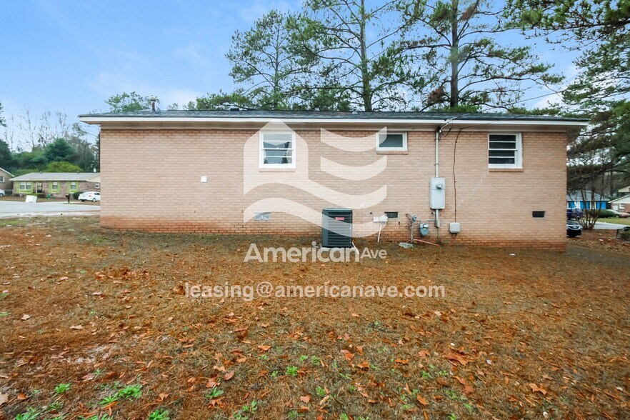 Building Photo - 300 Forestwood Dr