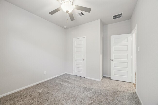 Building Photo - 10008 Deussen Ln