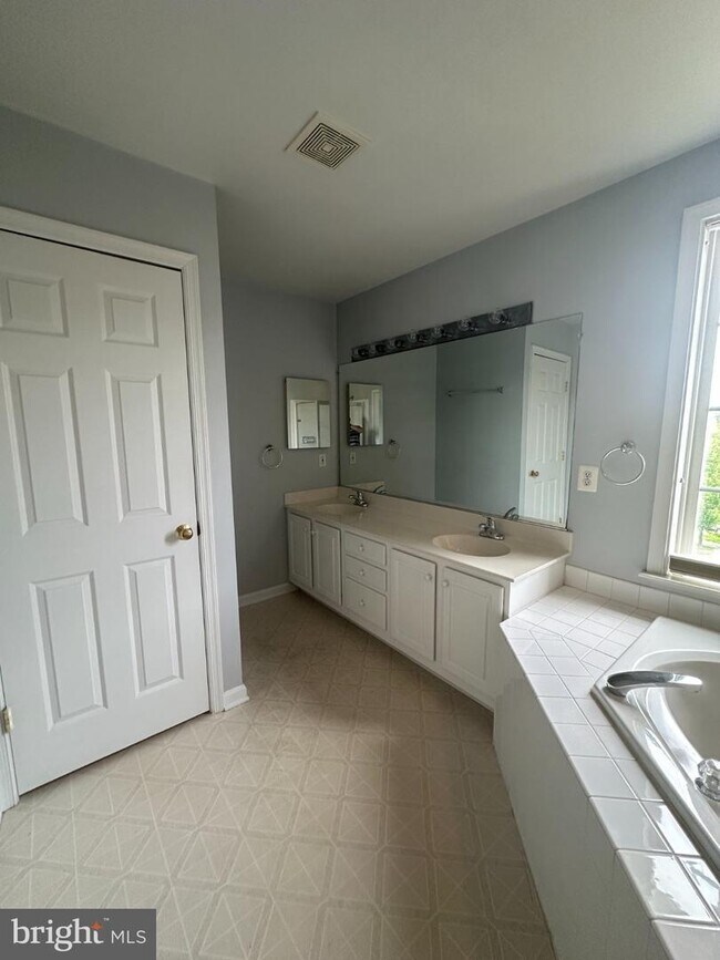 Building Photo - 45760 Smoketree Terrace