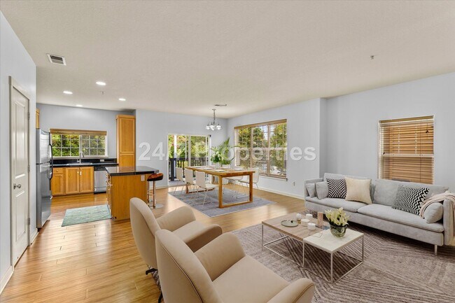 Building Photo - 3 BD I 2.5 BA Beaverton Townhome