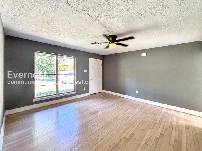 Building Photo - 413 Brown Dr