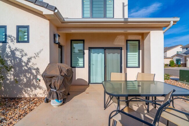 Building Photo - Flexible lease options! Spacious Townhome in Washington