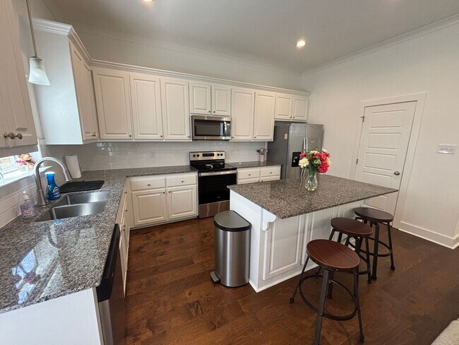 Building Photo - 1117 Briar Gate