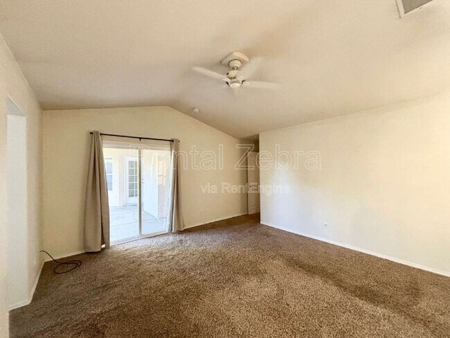 Building Photo - 736 Redwing Dr