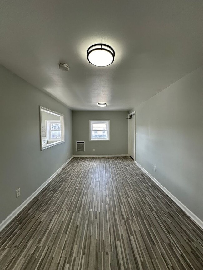 Interior Photo - 380 Somerset St