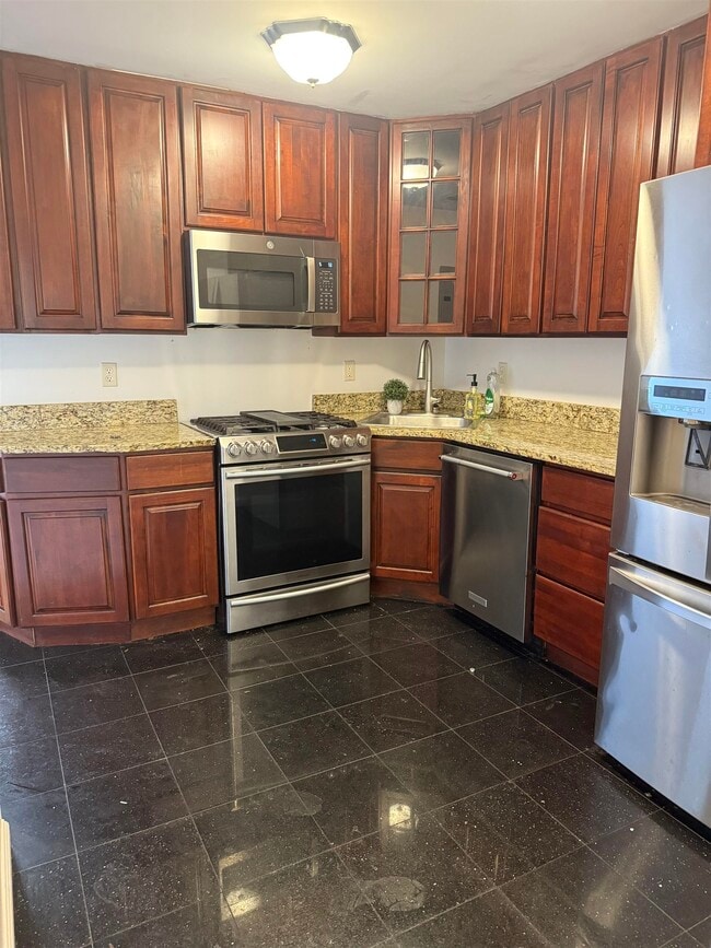 Building Photo - 525 Avenue A
