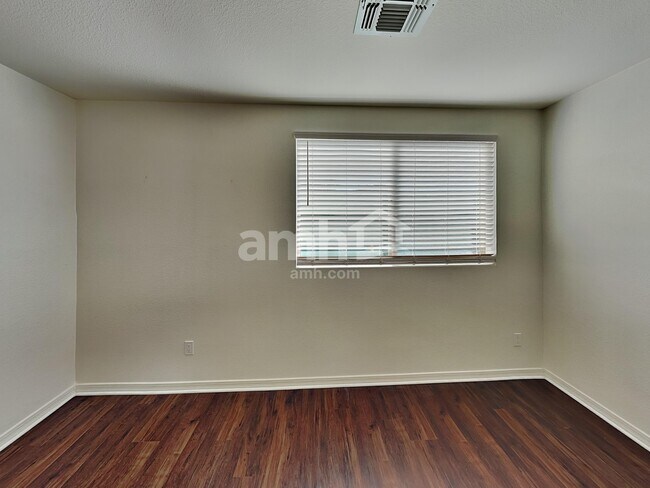 Building Photo - 138 E Calle Del Rondador