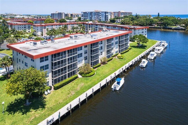 Building Photo - 3000 NE 48th Ct