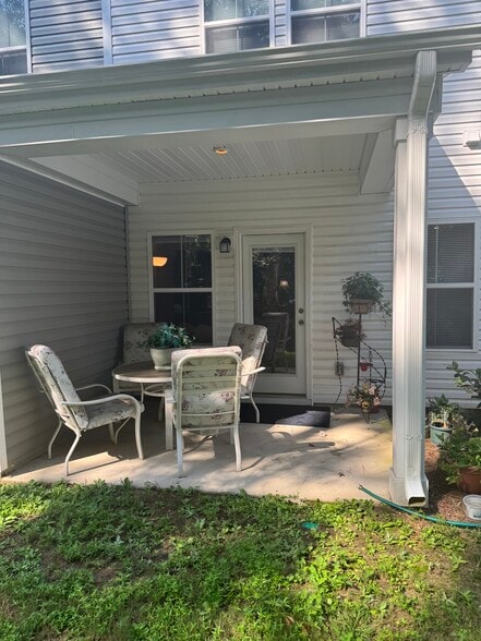 Building Photo - 8032 Reagan Way