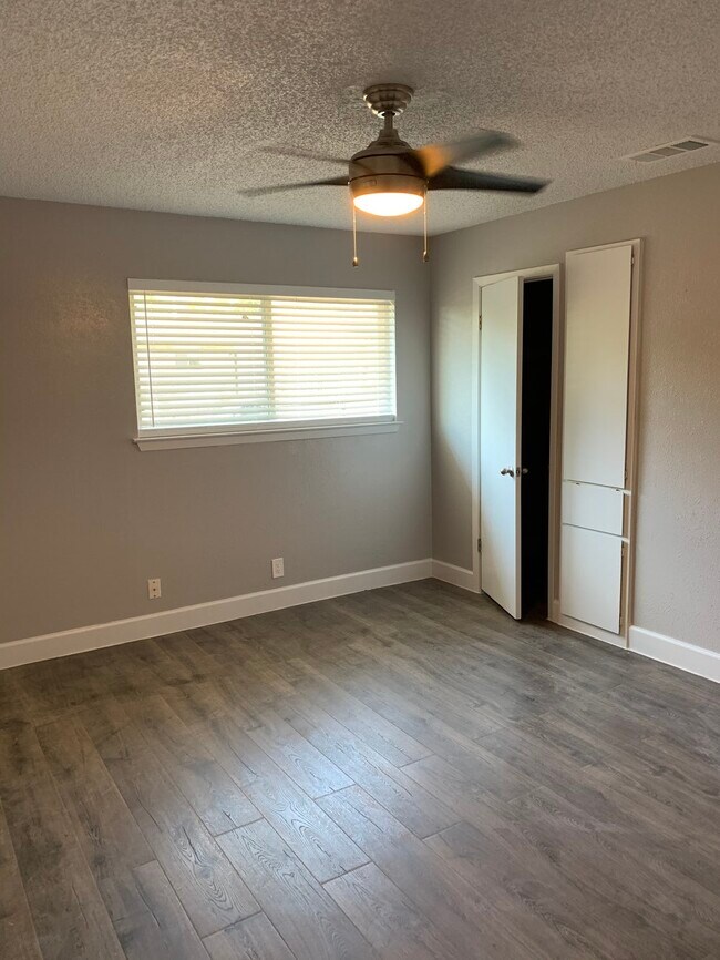 Building Photo - 12304 Willow Wild Dr
