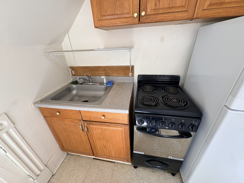 Building Photo - 55 Buell St