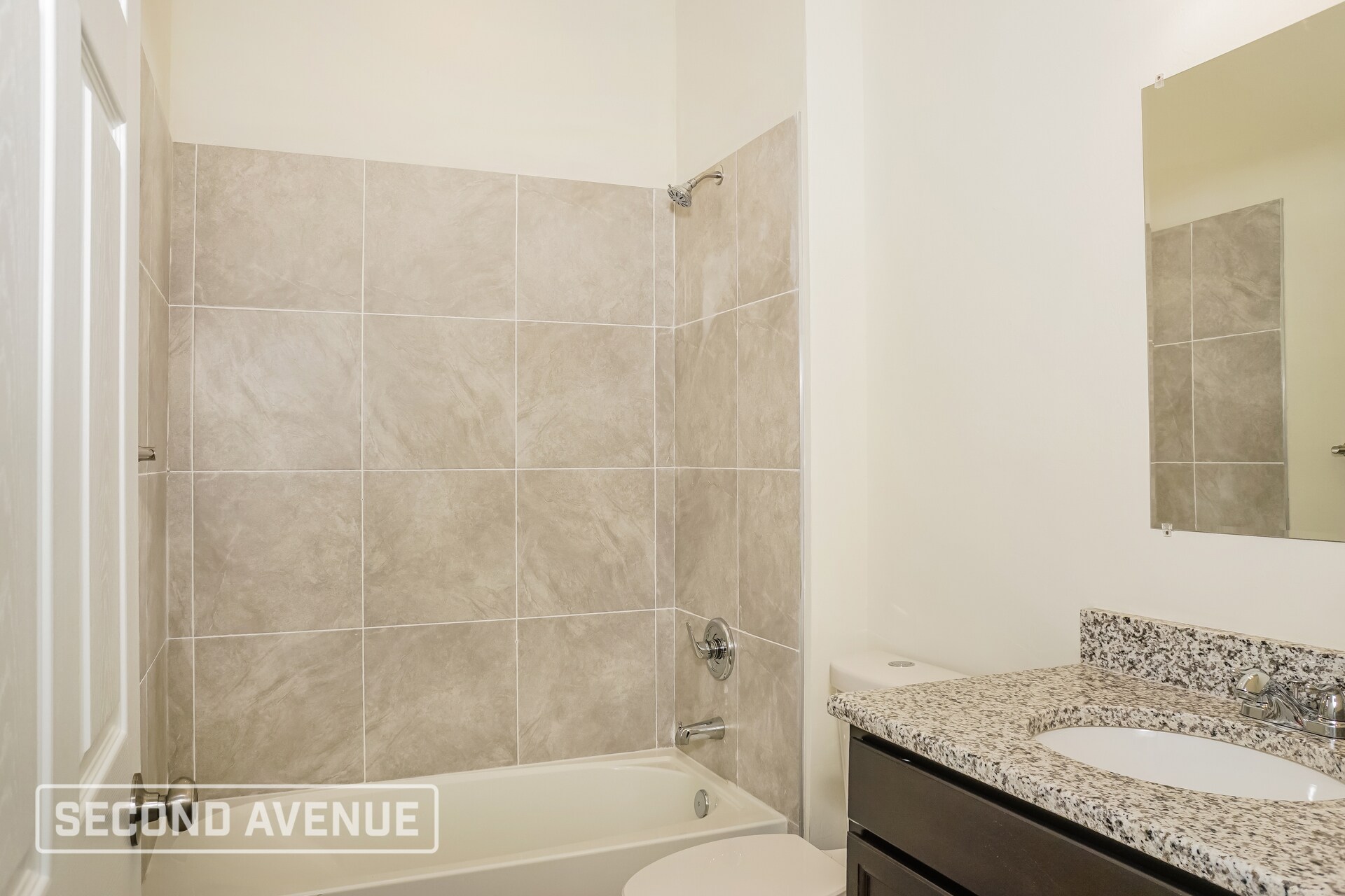 Building Photo - 1004 S Lassonde St