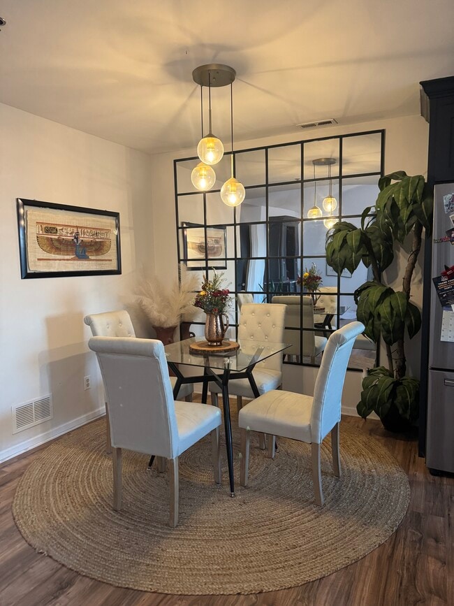 Building Photo - 906 Thornwood Dr