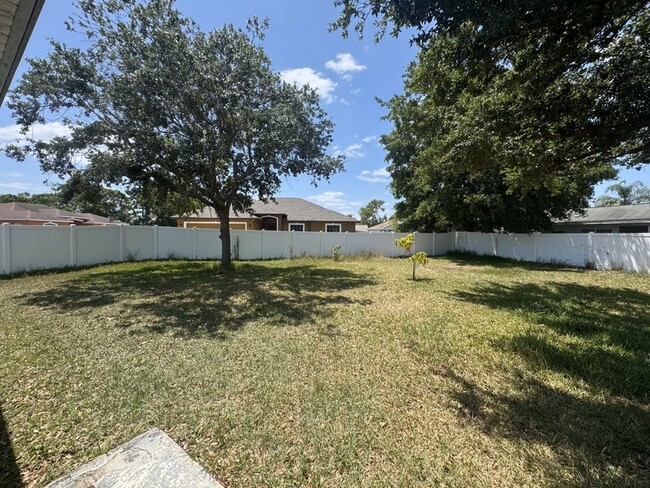 Building Photo - 556 Koala Dr