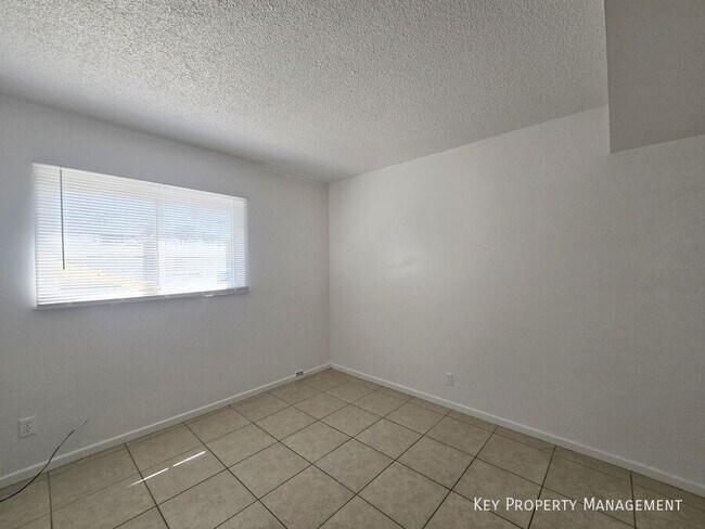 Building Photo - 1904 Rexford Dr