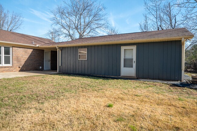 Building Photo - 110 Peabody Rd