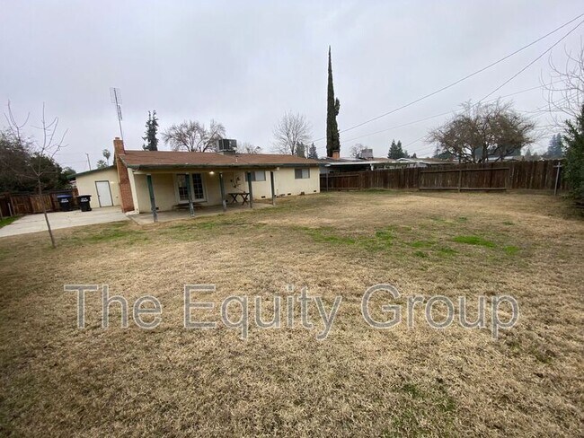 Building Photo - 4327 W School Ave