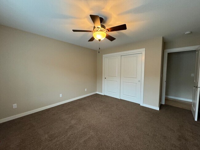 Building Photo - Well maintained, updated 3 bedroom home in quiet neighborhood