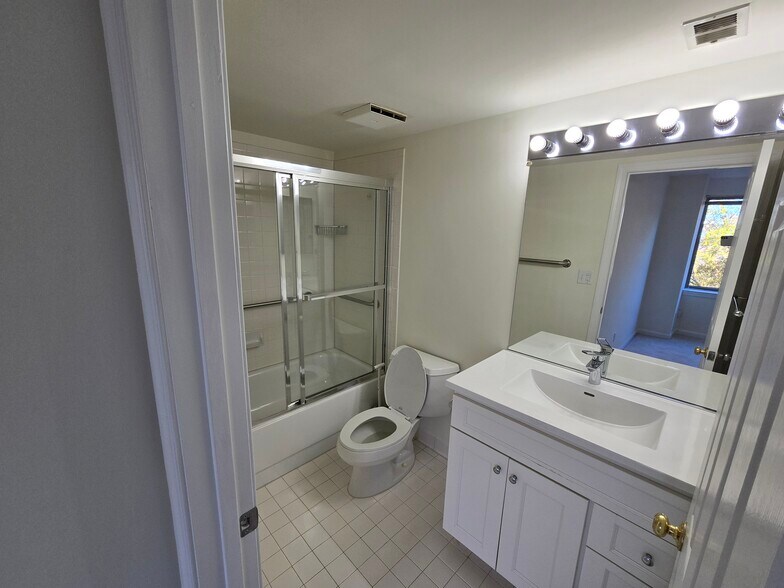 2nd Bathroom - 5450 Whitley Park Ter
