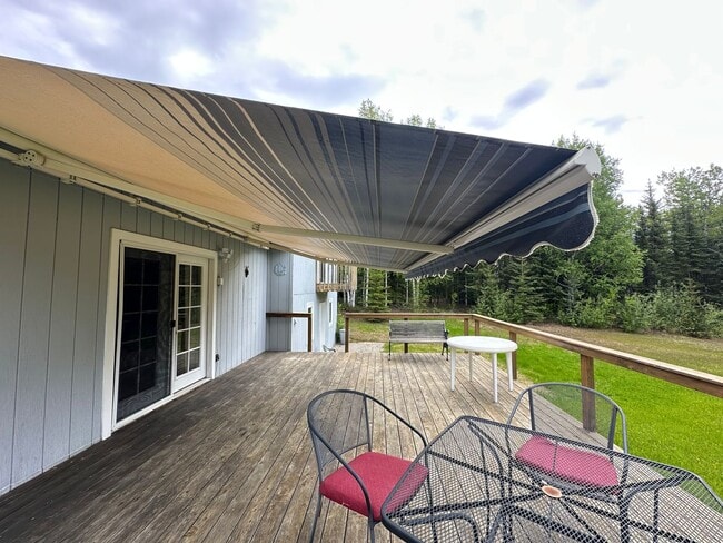 Building Photo - Fully Furnished 3BD/3BA Home with Solar Power