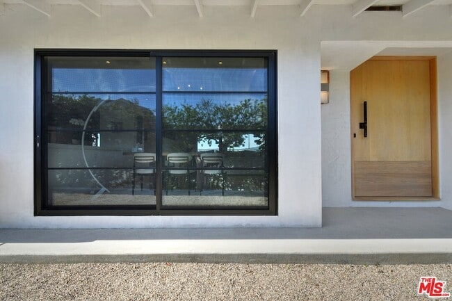 Building Photo - 2145 Linda Flora Dr