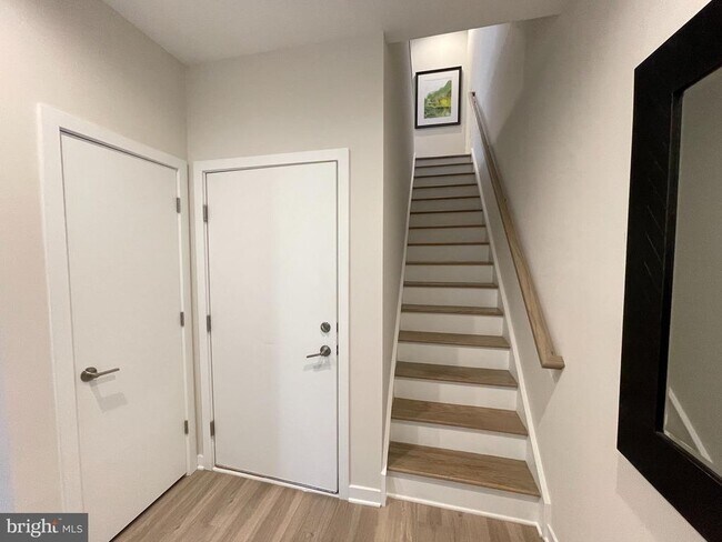 Building Photo - 3011 Schirra Dr